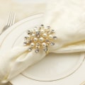 Miniatyrbillede 5 af 6: 12 stk. blomsterperle diamant servietringholder, brugt til bryllup