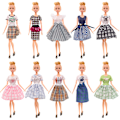 Pikkukuva 1 / 7: Barbie-muotiasu, 10 osaa, 10 nukkenuustarvetta, lapselle