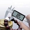 Pikkukuva 2 / 4: Digitaalinen vernier-mitta, jossa on suuri LCD-näyttö ja elektroninen mikrometri