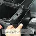 Pikkukuva 3 / 5: Jeep Wrangler JL JLU -auton etuosa keskikyynärnojan säilytyslokerikko (vuodet 2018-2020)