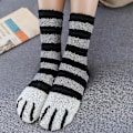 Miniatyrbillede 3 af 4: Kvinder Warm Funny Fluffy Cat Paw Soft Bed Slipper Socks Black Striped