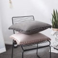 Miniatyrbillede 5 af 5: Pakke med 2 fløjlspudebetræk Pompom dekorative pudebetræk Solid blødt pudebetræk med poms Firkantet til sofa Sofa Soveværelse Bil 18x18inch Da 16 x16 Grey