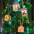 Miniatyrbild 5 av 5: Juldekoration| Julgransprydnader - Mini Glödande Julhushänge med stativ