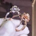 Miniatyrbillede 4 af 5: Kvinder Ring Rose Rhinestones Smykker Letvægts Mode Udseende Finger Ring til bryllup Rose Gold US 9