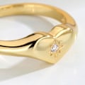 Miniatyrbillede 3 af 4: Kvinder Ring Rhinestone Indlagt Ikke-fading Legering Glat Kærlighed Finger Ring til fødselsdag Golden US 8