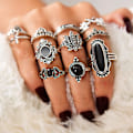 Pikkukuva 2 / 5: 11 kpl / set Sydän Pinottavat rystyssormukset metalliseos Bohemia Black Faux Gem Sormukset Korutarvike