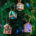 Miniatyrbild 4 av 5: Juldekoration| Julgransprydnader - Mini Glödande Julhushänge med stativ
