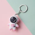 Pikkukuva 1 / 4: Söpö sarjakuva astronaut-avaimenperä Kannettava avaimenperä riipus reppuun käsilaukun lompakon koristeluun Pink A