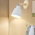 Miniatyrbild 2 av 4: Vägglampa inomhus i trä med strömbrytare, vridbar vägglampa i aluminium för bar, sovrum, kök, restaurang, café, korridor, E27, vit