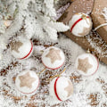 Miniatyrbillede 3 af 5: 24 stk Julepynt Trævedhæng Julepyntbold til glædelig jul DIY Party