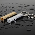 Miniatyrbild 3 av 4: Dubbelrör Utomhus Survival Whistle Utomhusutrustning Guldfärg + Stål 2 Styck