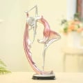 Miniatyrbillede 2 af 4: European Dancer Light Luxury Resin Ornament (rød)