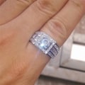 Miniatyrbild 2 av 5: Mode Män Rhinestone Bröllop Förlovning Finger Ring Party Dekor Smycken Present US 6