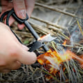 Pikkukuva 2 / 5: Survival Fire Flint, palosytytin ja kaavin, vedenpitävä, 10 000 kipinää 3 000 asteessa, 8 mm tanko, magnesium paloteräs - palosytytin, kaulanauha