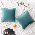 Miniatyrbillede 1 af 5: Pakke med 2 fløjlspudebetræk Pompom dekorative pudebetræk Solid blødt pudebetræk med poms Firkantet til sofa Sofa Soveværelse Bil 18x18inch Da 26 x26 Light Green
