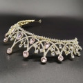 Miniatyrbild 2 av 4: Kronprydnad Bröllopstillbehör Enkel Legering Diamond-studded Brudklänning Smycken White