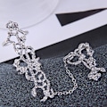 Miniatyrbilde 5 av 5: Dame Ring Dobbel Full Finger Rose Ett stykke Punk Sparkling Knuckle Armor Ring For Cosplay White