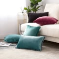 Miniatyrbillede 5 af 5: Pakke med 2 fløjlspudebetræk Pompom dekorative pudebetræk Solid blødt pudebetræk med poms Firkantet til sofa Sofa Soveværelse Bil 18x18inch Da 16 x16 Wine Red