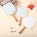 Miniatyrbild 3 av 5: 1 st Makeup Hand Mirror, Liten Bärbar Trä Hand Mirror För Män Och Kvinnor (rosa Fyrkant)