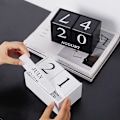 Miniatyrbild 5 av 5: Träskrivbordskalender 2022-2023, permanent daglig blockkalender månadsdatumvisning (vit) (yu-b)