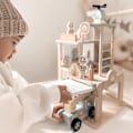 Miniatyrbild 3 av 11: Brandstation i trä med tillbehör, brandkår
