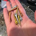 Miniatyrbillede 3 af 5: 9 sjove cribbage-pinde, 3 farver harpiks cribbage-pinde, cribbage-brætpinde passer til 1/8 huller til cribbage traditionelt brætspil[HK] Middle Finger