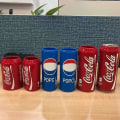 Pikkukuva 2 / 2: HK  Silikoninen Coca-Cola-pullon suojus, Coca-Cola-tölkin juomasuojus, Coca-Cola-kuppisuojus, punainen, 355 ml (hs)