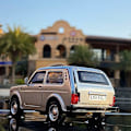 Pikkukuva 4 / 5: 1:32 LADA NIVA Classic -auto, metallivaluautot ja leluajoneuvot, metallileluauto, erittäin simuloitu kokoelma, lasten lelulahja[HK] Black 2