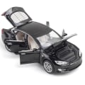 Pikkukuva 4 / 5: Tesla Model S -automalli valolla ja avattavilla ovilla, musiikilla varustettu simulaatioajoneuvo [HK]