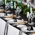 Miniatyrbilde 4 av 5: Bordnummer 1-25 Akryl Dobbeltsidig Nummererte Bordskilt Plast Restaurant Bryllup Bordnummer Bordskilt Nummerkort Skilt (YJD)
