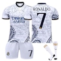Miniatyrbild 1 av 2: 23-24 Real Madrid Dragon Vit Special Edition Fotbollströjor Barn Fotbollskit No.7 Ronaldo[qb] No.7 Ronaldo 16