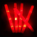 Miniatyrbilde 1 av 5: 60 stk Glow Sticks RGB LED Glow Foam Stick Glow Sticks Mørkt lys for fest 60pcs Red
