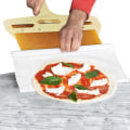 Miniatyrbillede 2 af 4: Pizza-skrælle med håndtag - Glidende pizzaspade, der kan vaskes i opvaskemaskine S