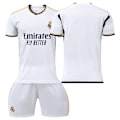 Miniatyrbild 1 av 2: Real Madrid Bellingham Nr 5 Tröja Set Tränings T-shirt Kostym för Barn Vuxna Säsong 23-24 Vit Utan Nummer 2 Vit Utan Nummer White No Num Size 22