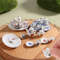 Pikkukuva 2 / 5: Miniatyyri posliiniastiasto keittiön nukketaloon A3