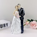 Miniatyrbilde 2 av 5: Bryllup Brudgom Harpiks Ornament Statue Kake Topper Bryllupsdekorasjon Sta style 3