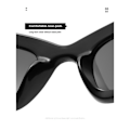 Miniatyrbillede 4 af 5: Moon Fashion Solbriller (Hvide Indrammede Blå Linser), Futuristiske T