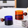 Miniatyrbillede 3 af 9: Farverige Glas Kaffe Krus med Trækugle Håndtag Stilfuld Drikkekop Vandkop til Te Kaffe Latte Rav Amber 220ml