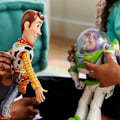 Pikkukuva 4 / 5: Toy Story Woody Interaktiivinen puhuva actionhahmo, 35 cm /15 tuumaa, ikäsuositus 3+