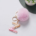 Miniatyrbillede 7 af 8: e Nøglering Rosa Pompom Kugle Nøglering med 26 bogstaver Resin Nøgleringe C