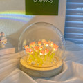Miniatyrbillede 2 af 5: 1 stk. Kreativ Tulipan Natlampe, DIY Material Kit, Håndlavet Bordlampe Til Stue Og Soveværelse Dekoration Pink DIY Tulips Assemble Lamp With 16 Flowers