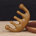 Miniatyrbild 3 av 11: Huvud Meridian Massage Kam Gua Sha 5 Bredtandad Kam Akupunktur Sandelträ Kam Skrapning Hårbotten Massagerare