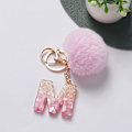 Miniatyrbillede 1 af 8: e Nøglering Rosa Pompom Kugle Nøglering med 26 bogstaver Resin Nøgleringe M
