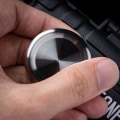 Miniatyrbilde 2 av 4: EDC Coin Click Clicker Slider Push Card Finger Decompression Gave Lomme Toys