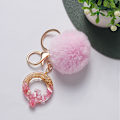Miniatyrbillede 1 af 8: e Nøglering Rosa Pompom Kugle Nøglering med 26 bogstaver Resin Nøgleringe Q
