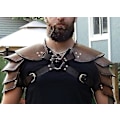 Pikkukuva 4 / 4: Keskiaikainen viikinkinahkainen kaksoishar肩甲 Steampunk