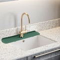Miniatyrbillede 5 af 5: Køkkenhane Sprøjtebeskyttelse Silikone Vaskhane Sprøjtebeskyttelse Bordplade Stativ Badekar Beskytter Køkkenindretning 61CM