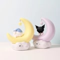 Miniatyrbillede 4 af 5: Sanrio Måne LED Lys Anime Kuromi Cinnamonroll Kawaii Tilbehør Ornament Skønhed Soveværelse Natlys Sengebordslampe Dekoration Cinnamoroll