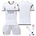Miniatyrbild 1 av 2: Real Madrid Bellingham Nr 5 Tröja Set Tränings T-shirt Kostym för Barn Vuxna Säsong 23-24 Vit Utan Nummer Set A 2 Vit Utan Nummer Set A White No Num Set A Size 16