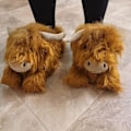 Miniatyrbillede 3 af 11: Highland Cattle Tøfler, Fluffy Skotske Highland Cow Tøfler Plush